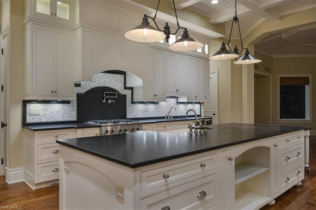 2263 Coach House LN