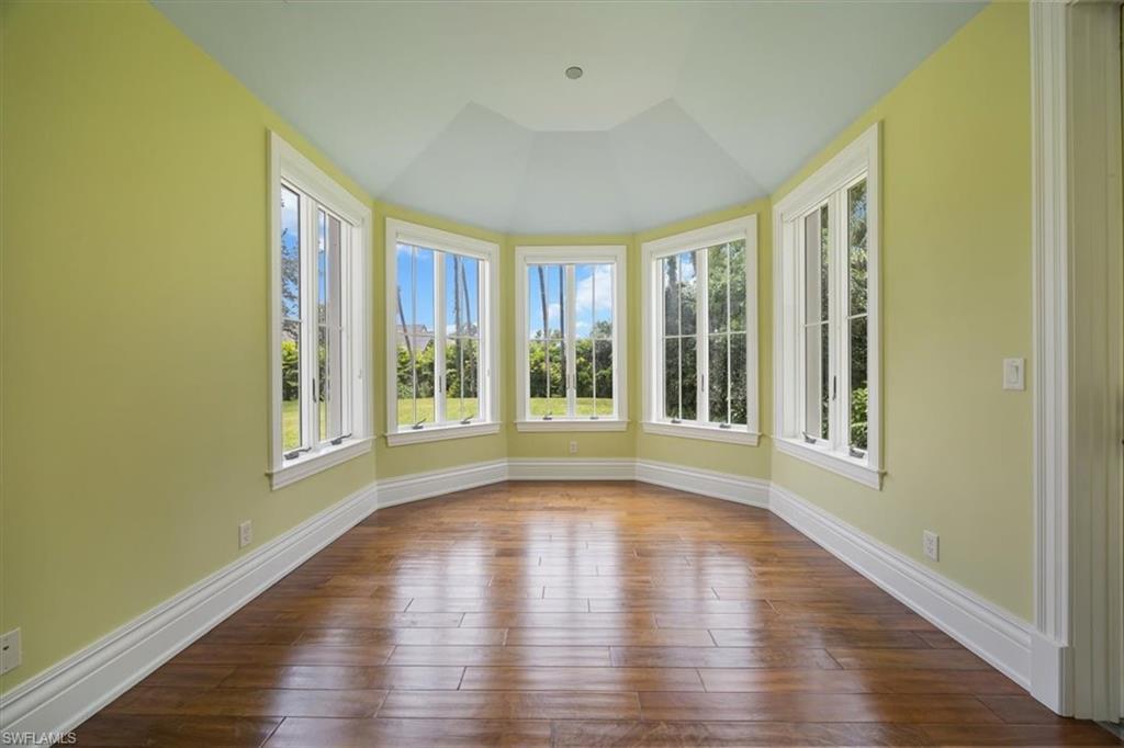 2263 Coach House LN