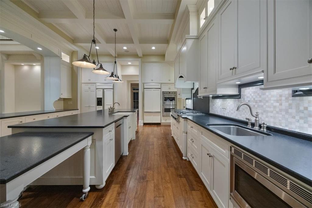 2263 Coach House LN
