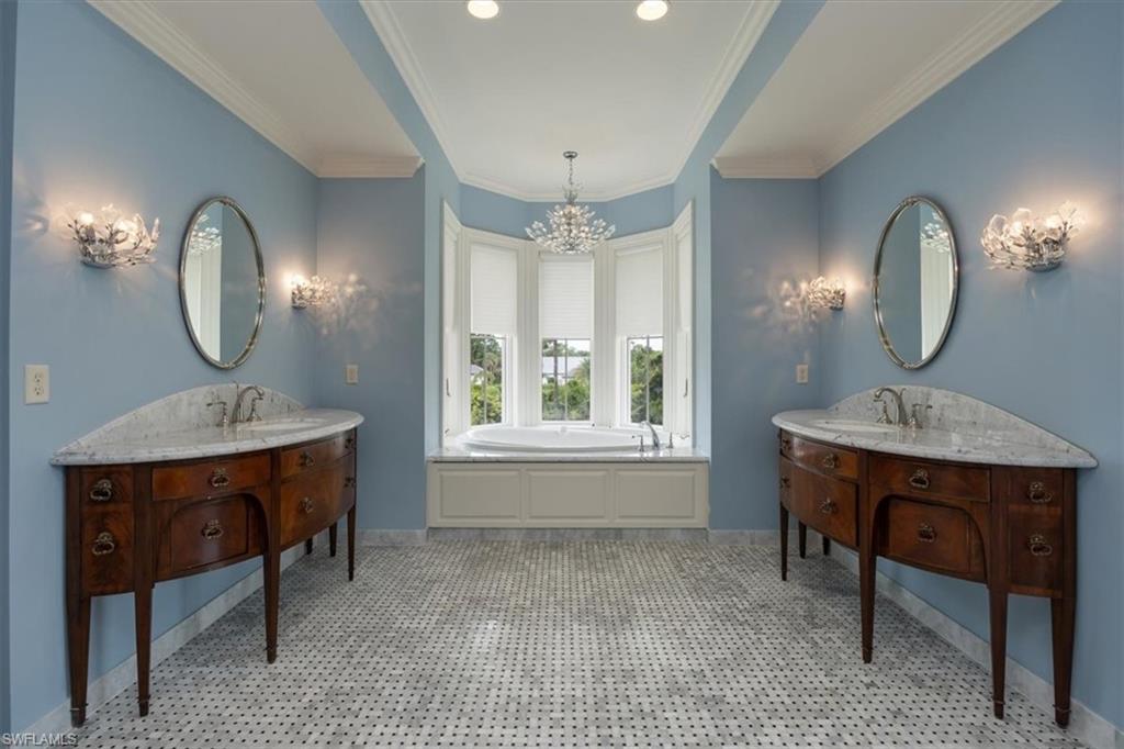2263 Coach House LN