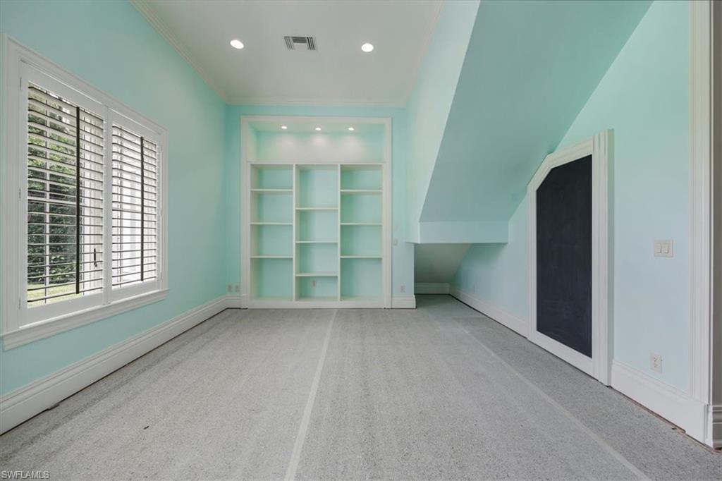 2263 Coach House LN