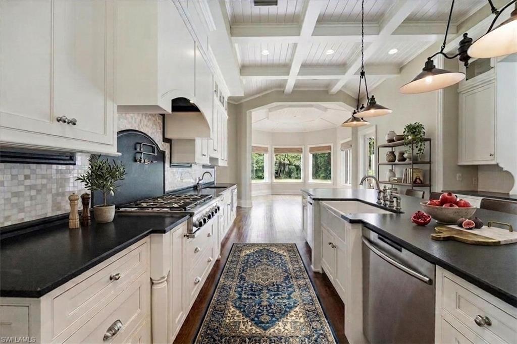 2263 Coach House LN