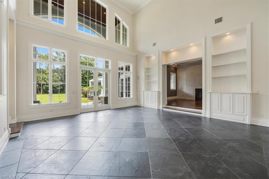 2263 Coach House LN