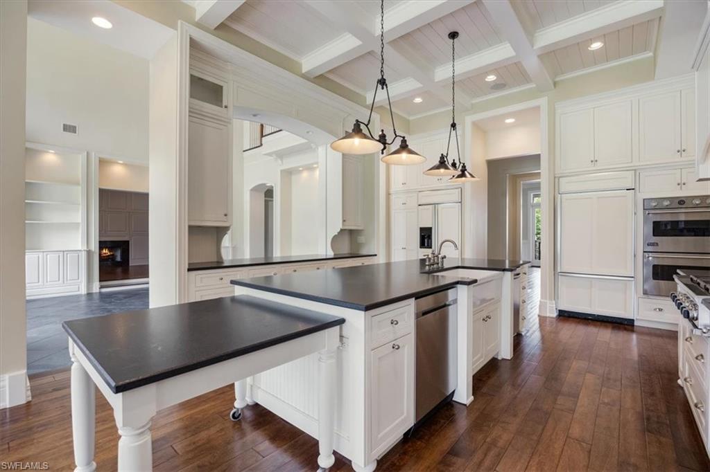 2263 Coach House LN