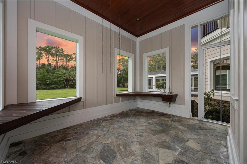 2263 Coach House LN