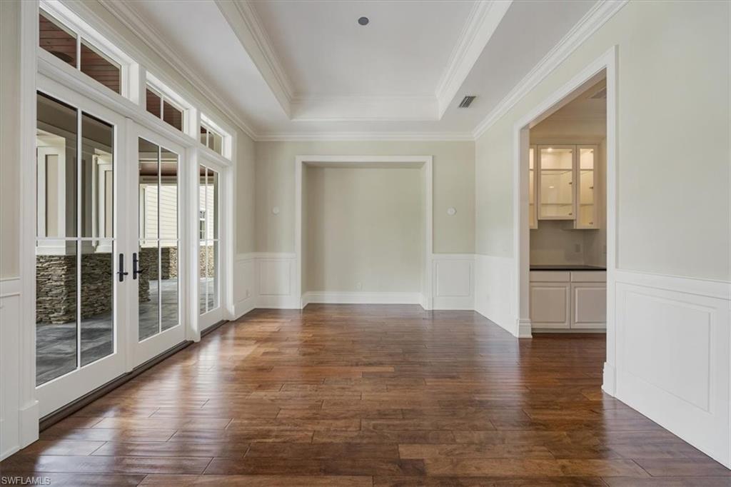 2263 Coach House LN