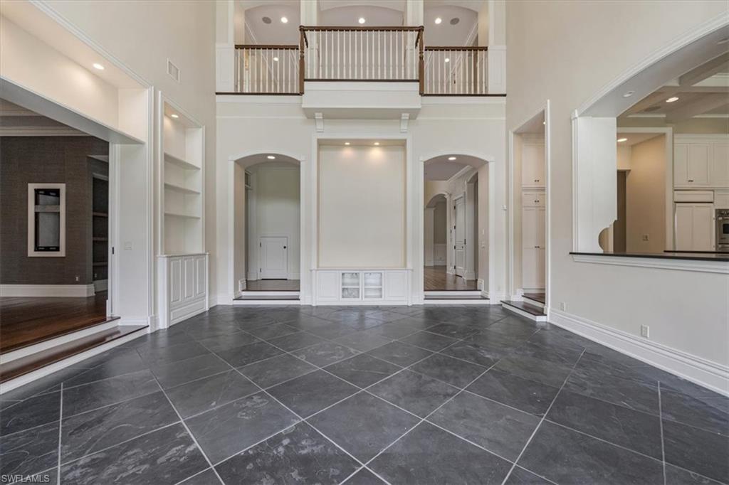 2263 Coach House LN