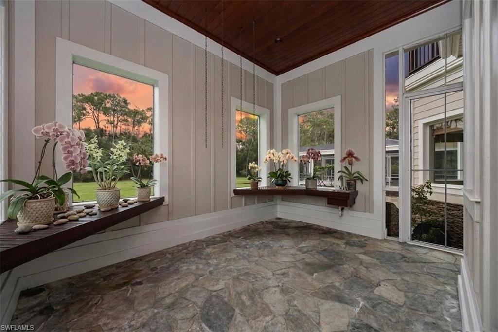 2263 Coach House LN