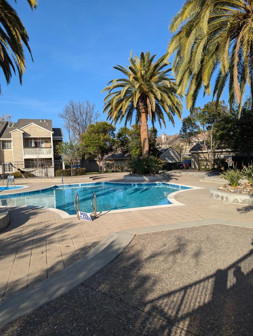 992 Lake Isabella Way