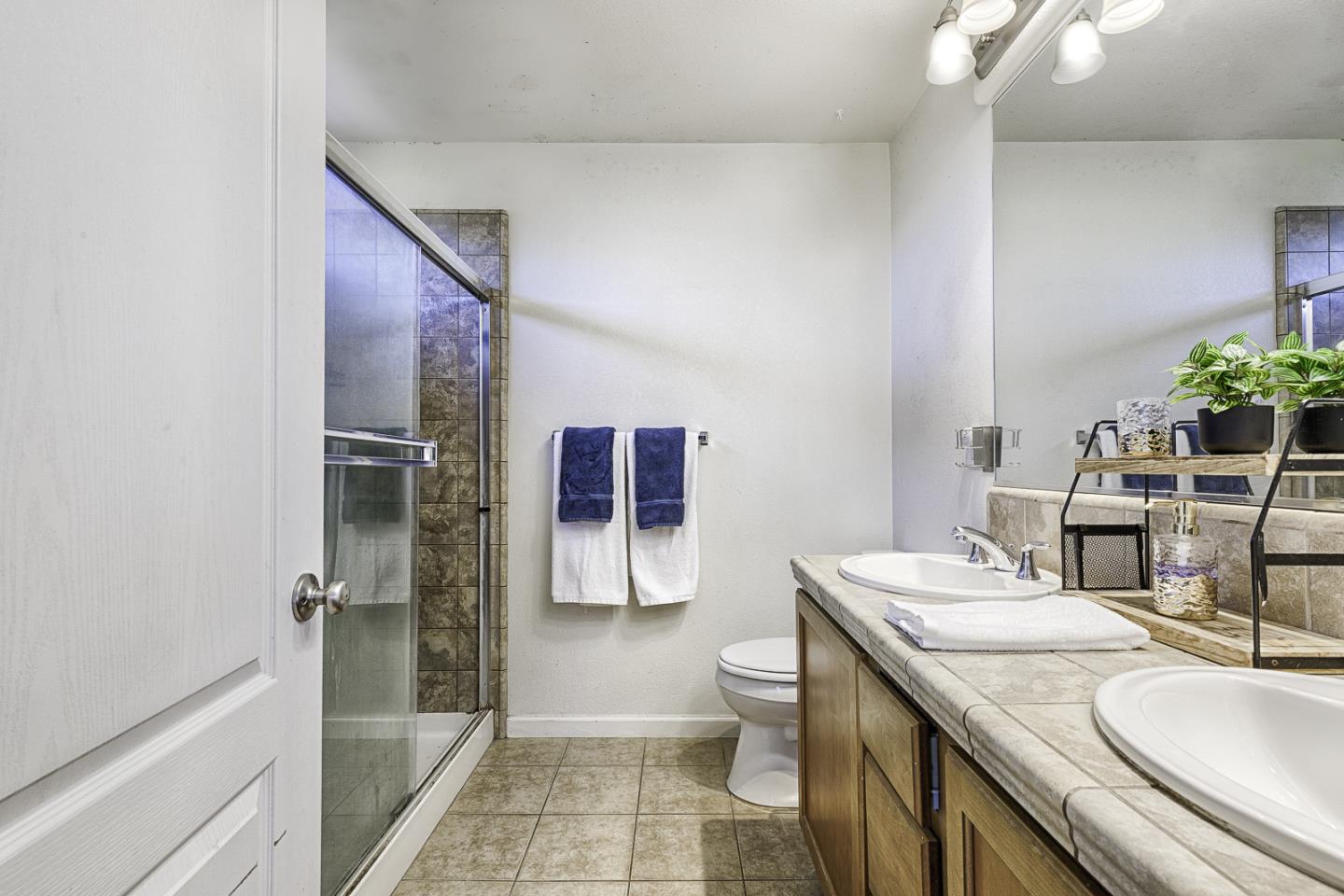 4015 Agassi Dr