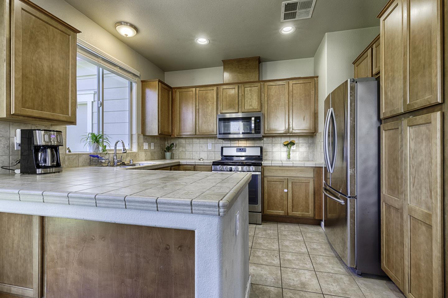4015 Agassi Dr