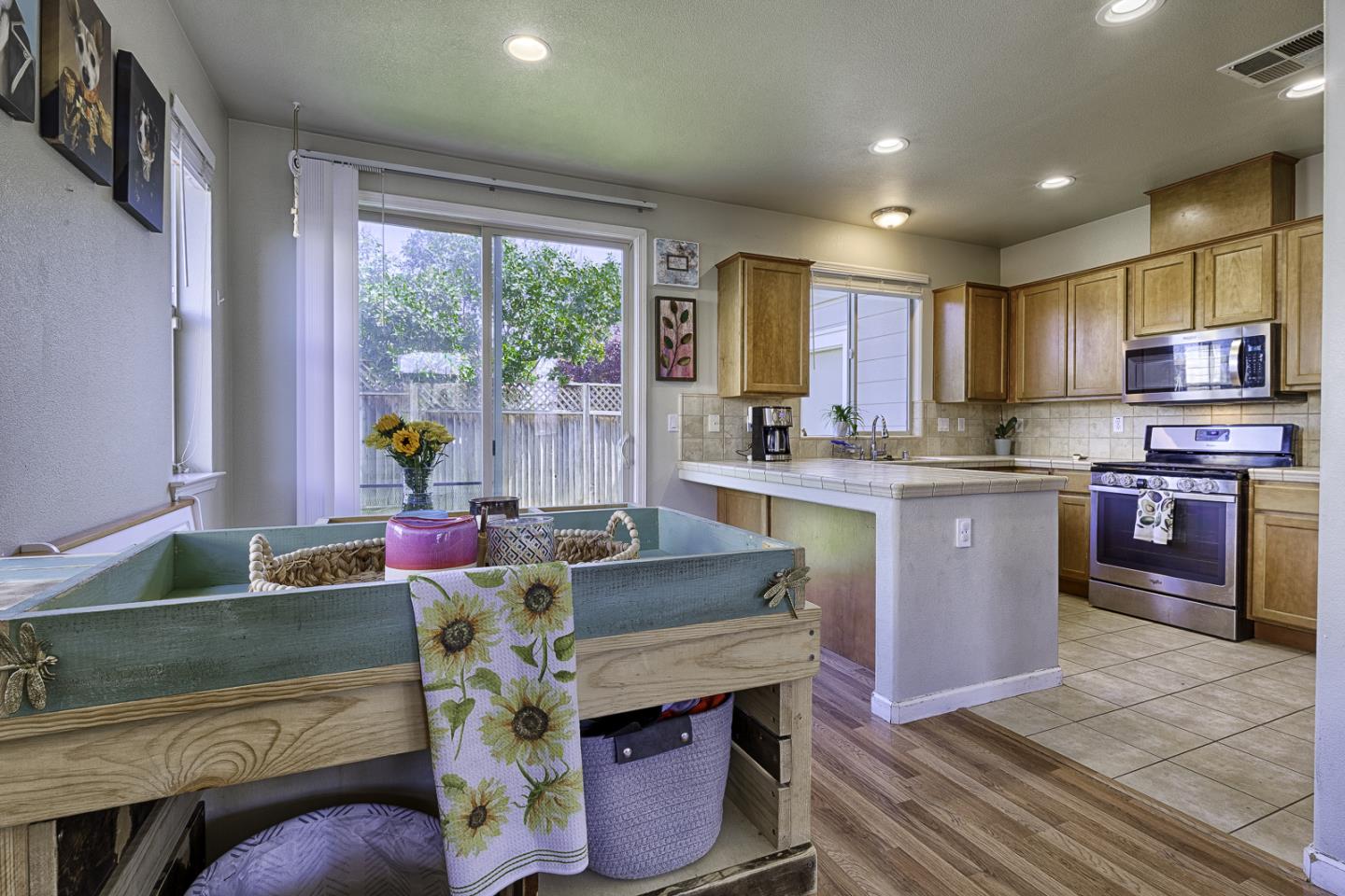 4015 Agassi Dr