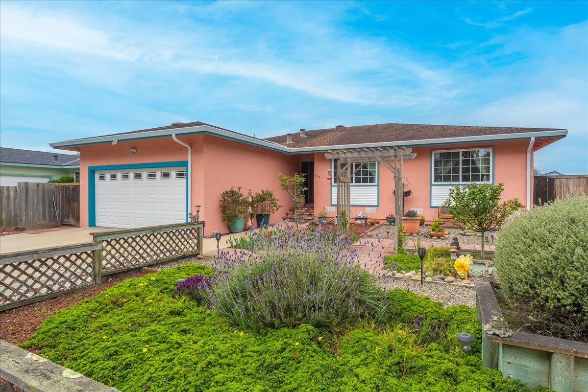 3127 Lake Drive