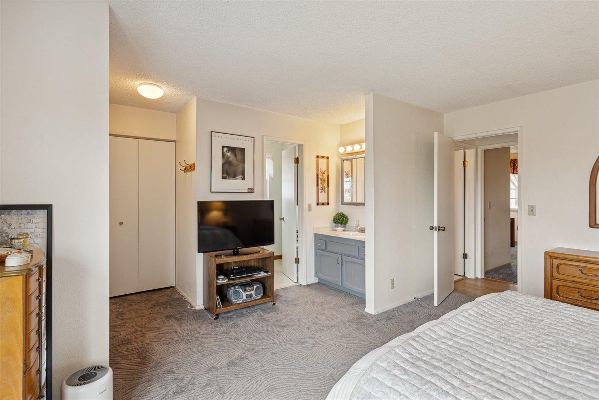 3127 Lake Drive
