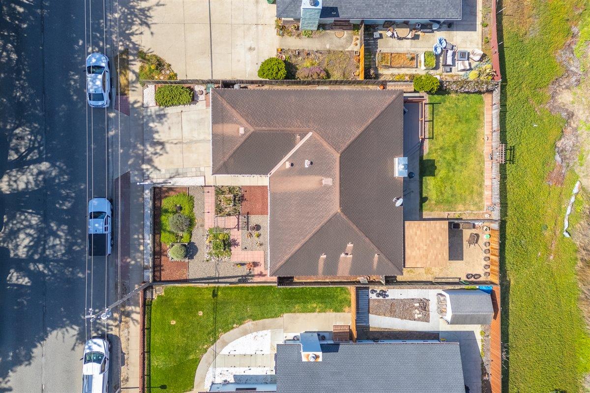 3127 Lake Drive