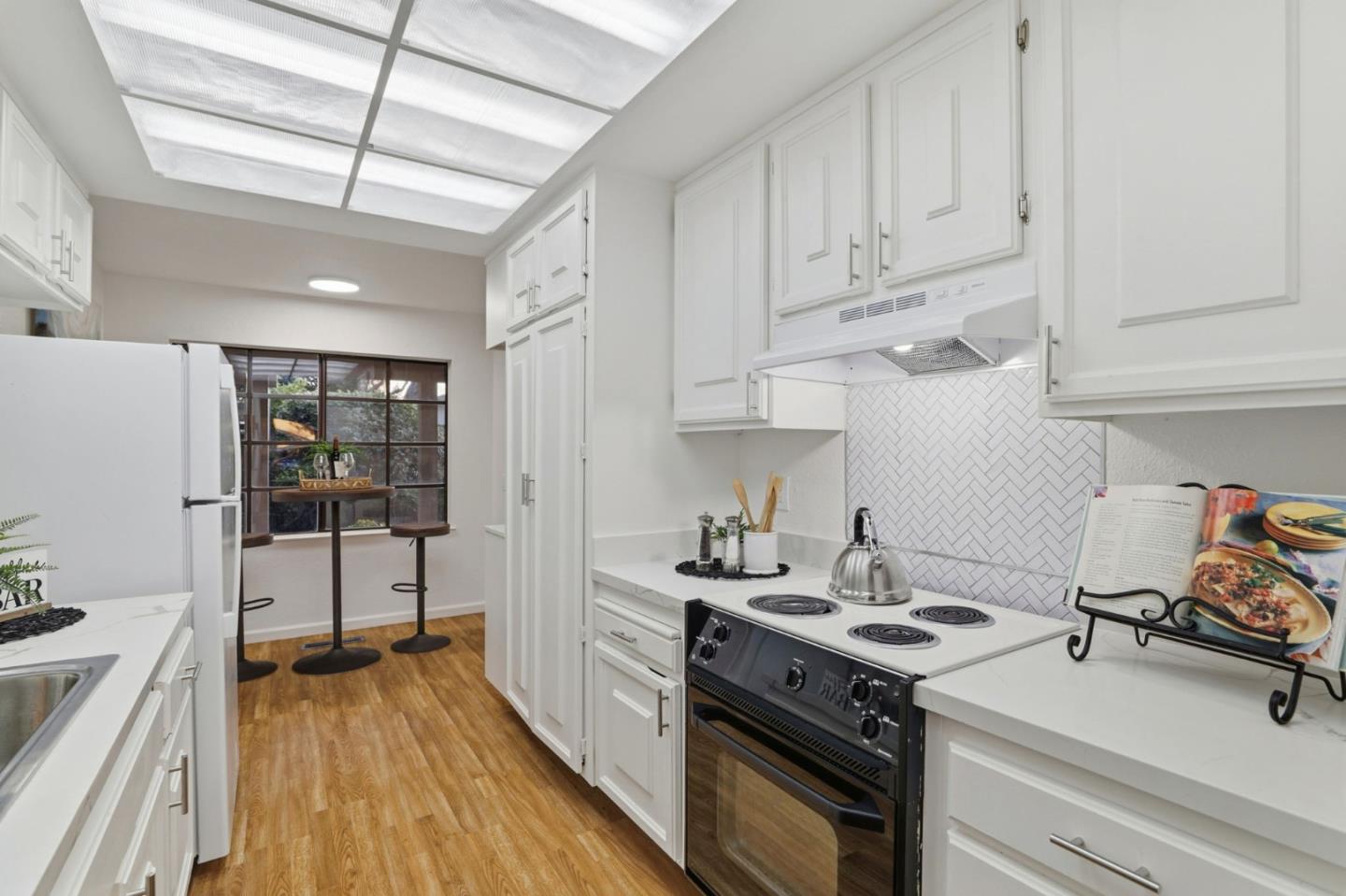 5106 Cribari PL