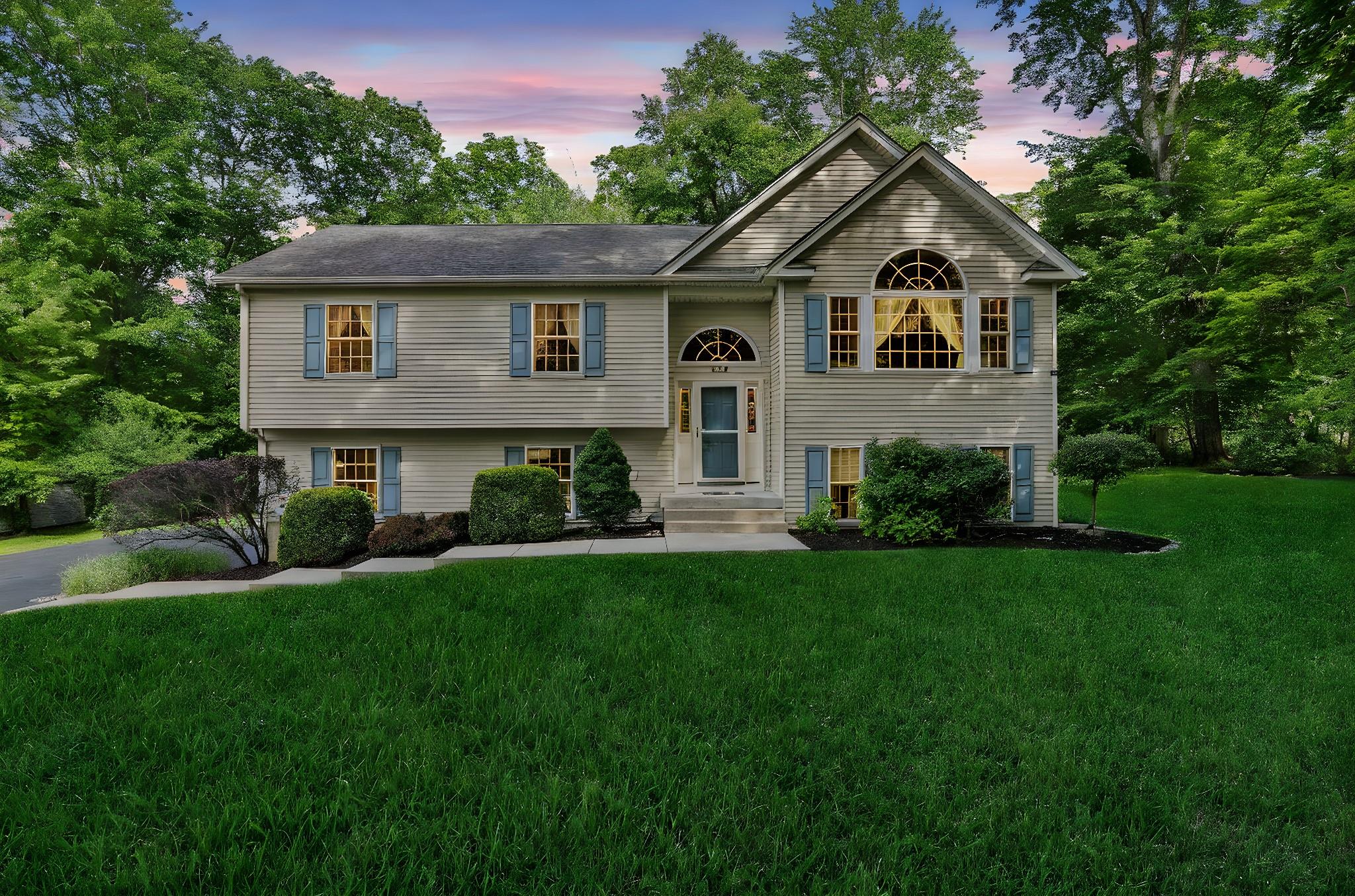390 LAKESIDE Road