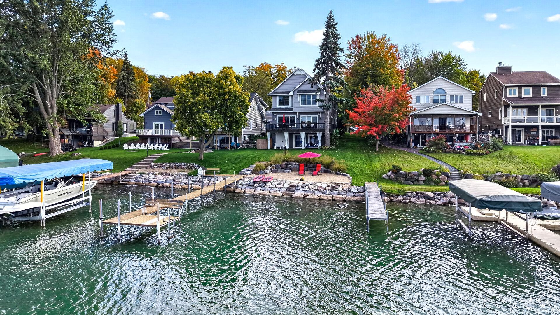 5060 Edgewater Drive