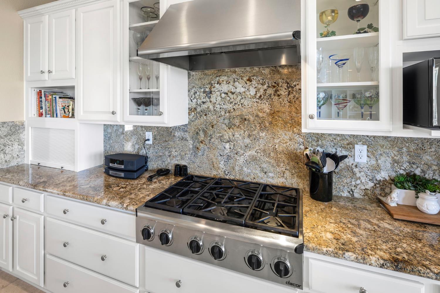 1550 Summerhill Lane