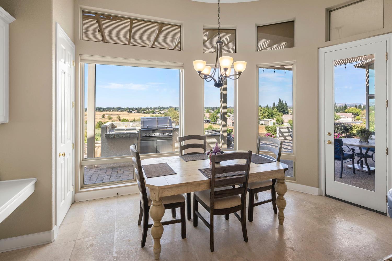 1550 Summerhill Lane