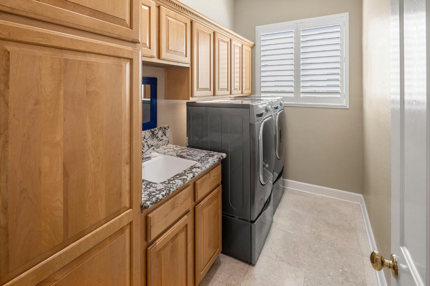 1550 Summerhill Lane