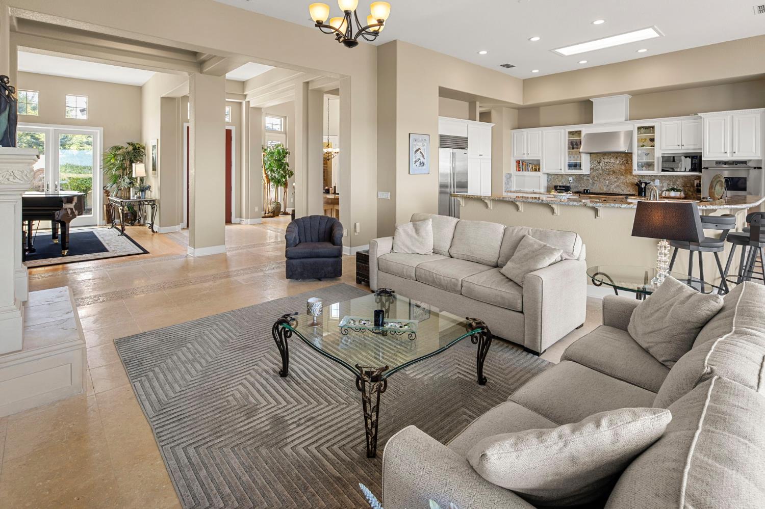 1550 Summerhill Lane