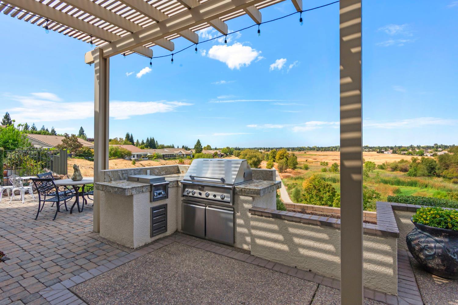 1550 Summerhill Lane