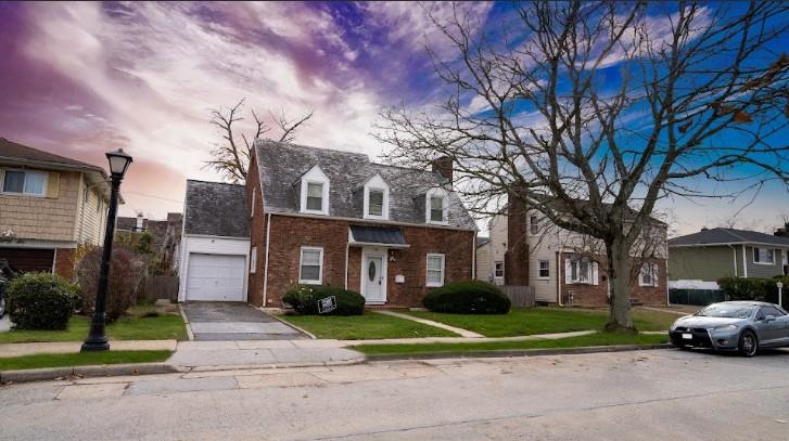 82 Harriman Avenue