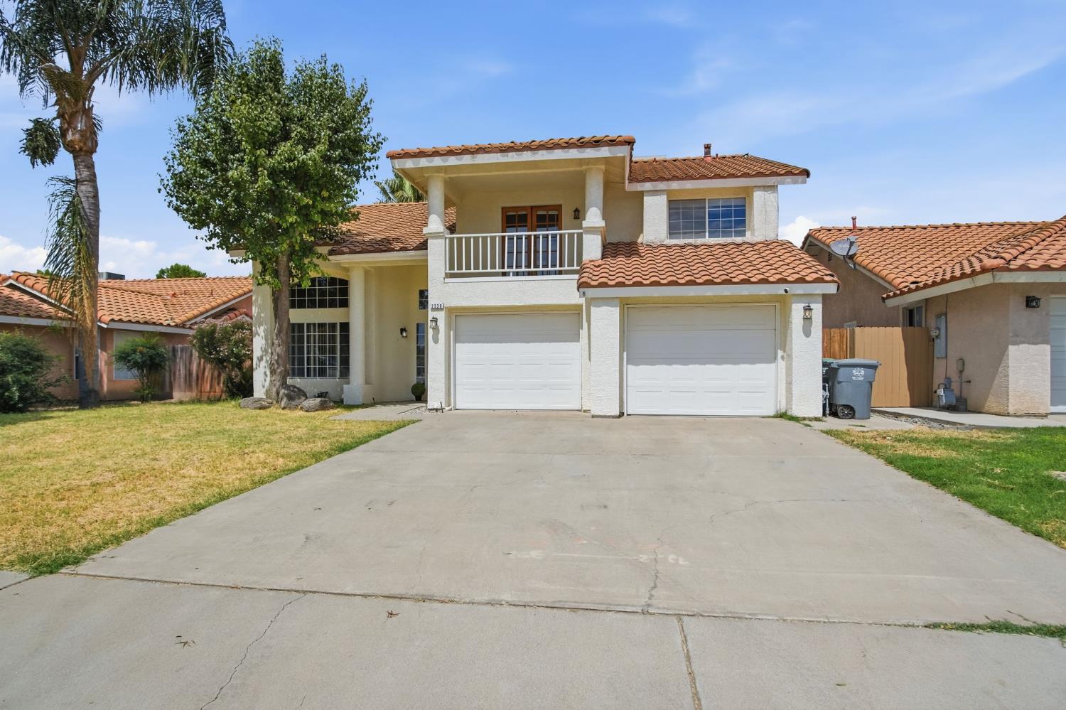 2526 Santos Street