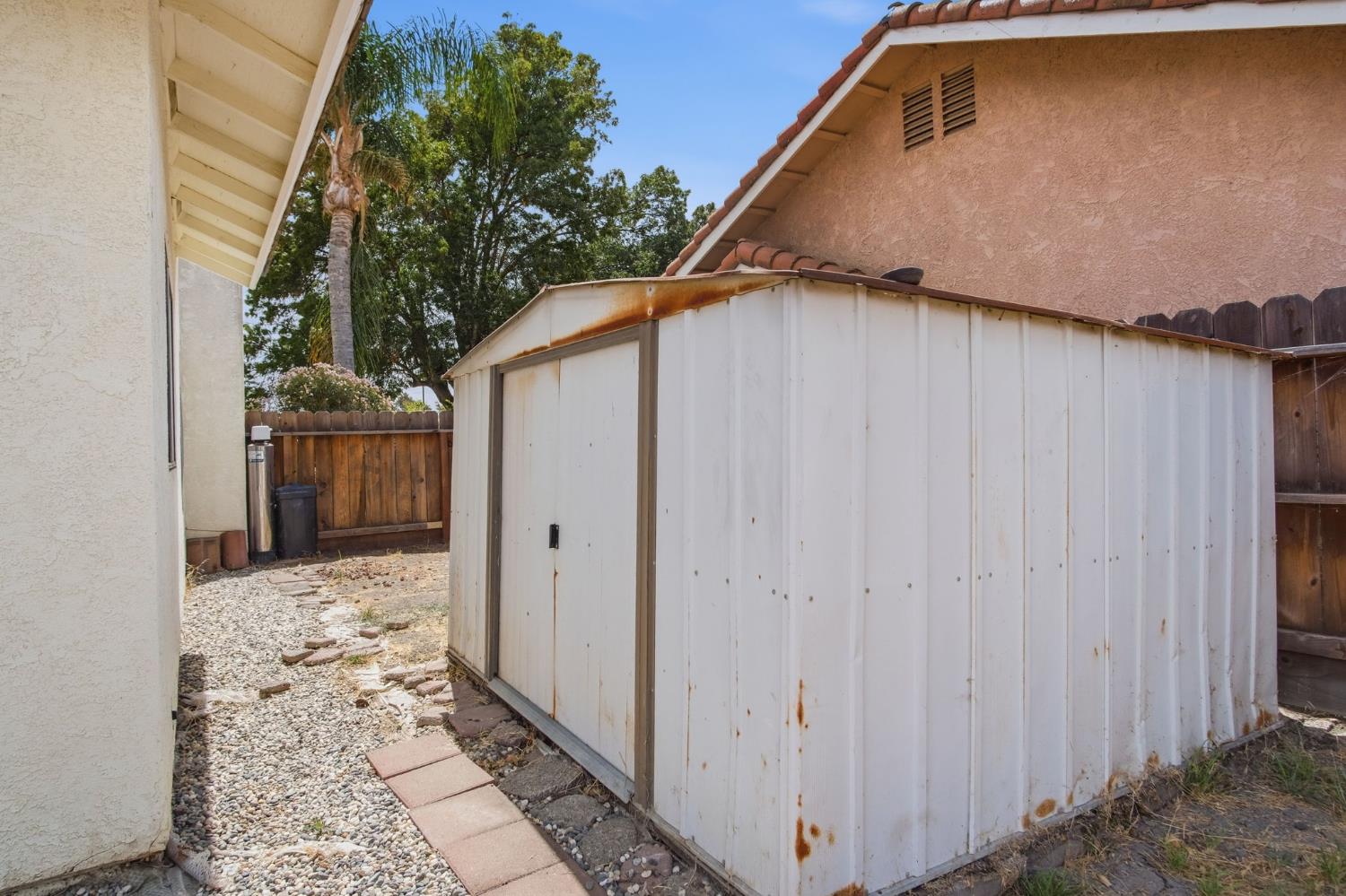 2526 Santos Street