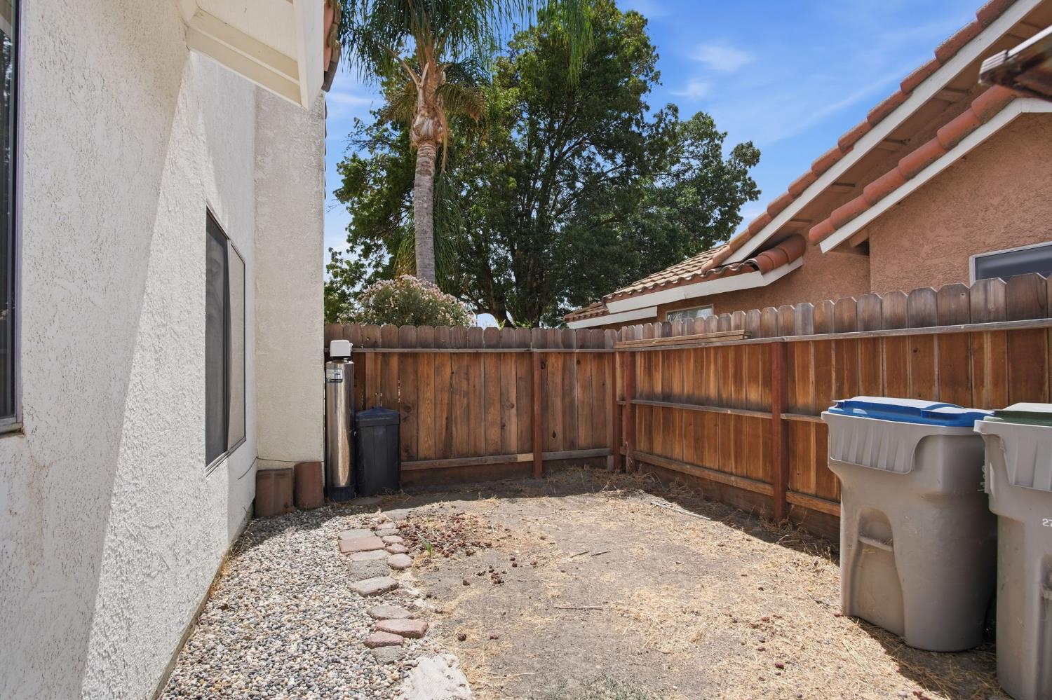 2526 Santos Street