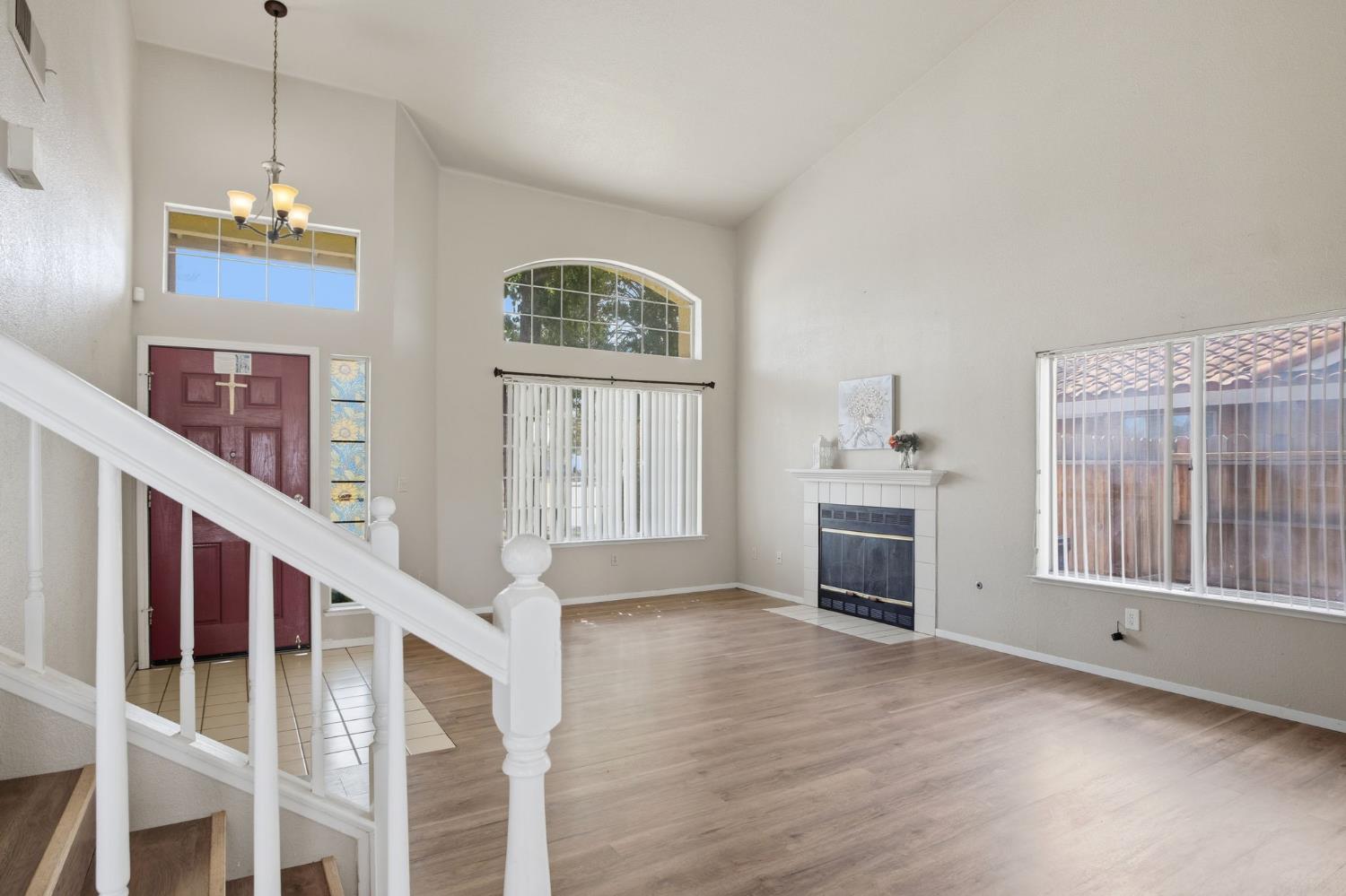 2526 Santos Street