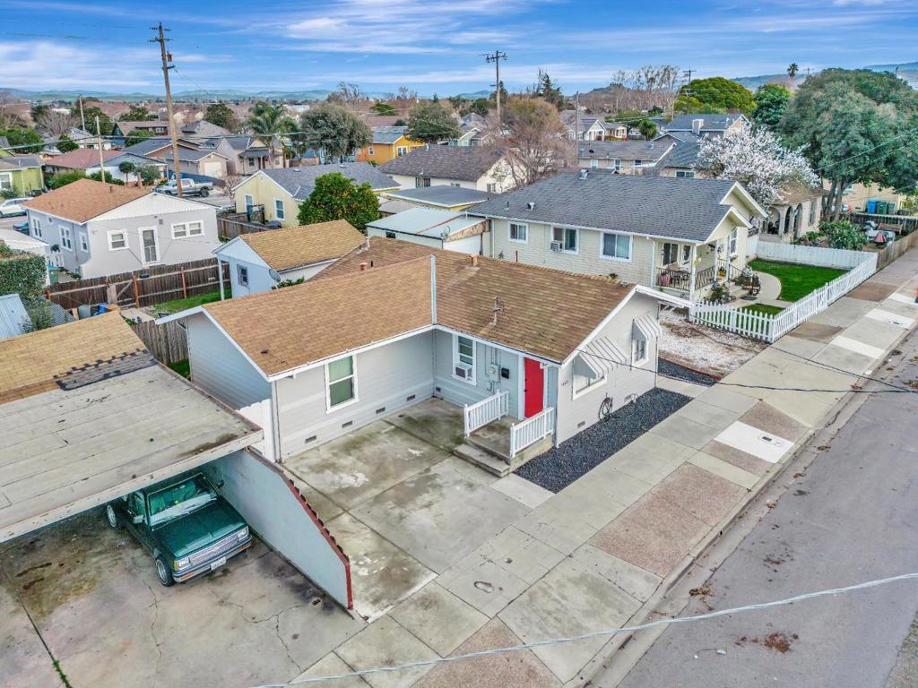 1023 Victoria Street