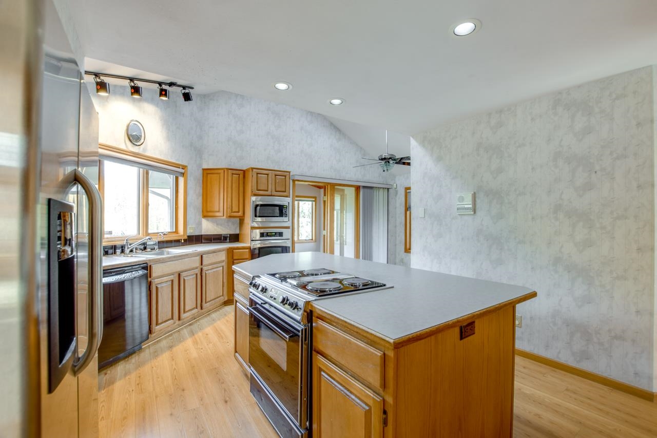 5888 Schumann Drive