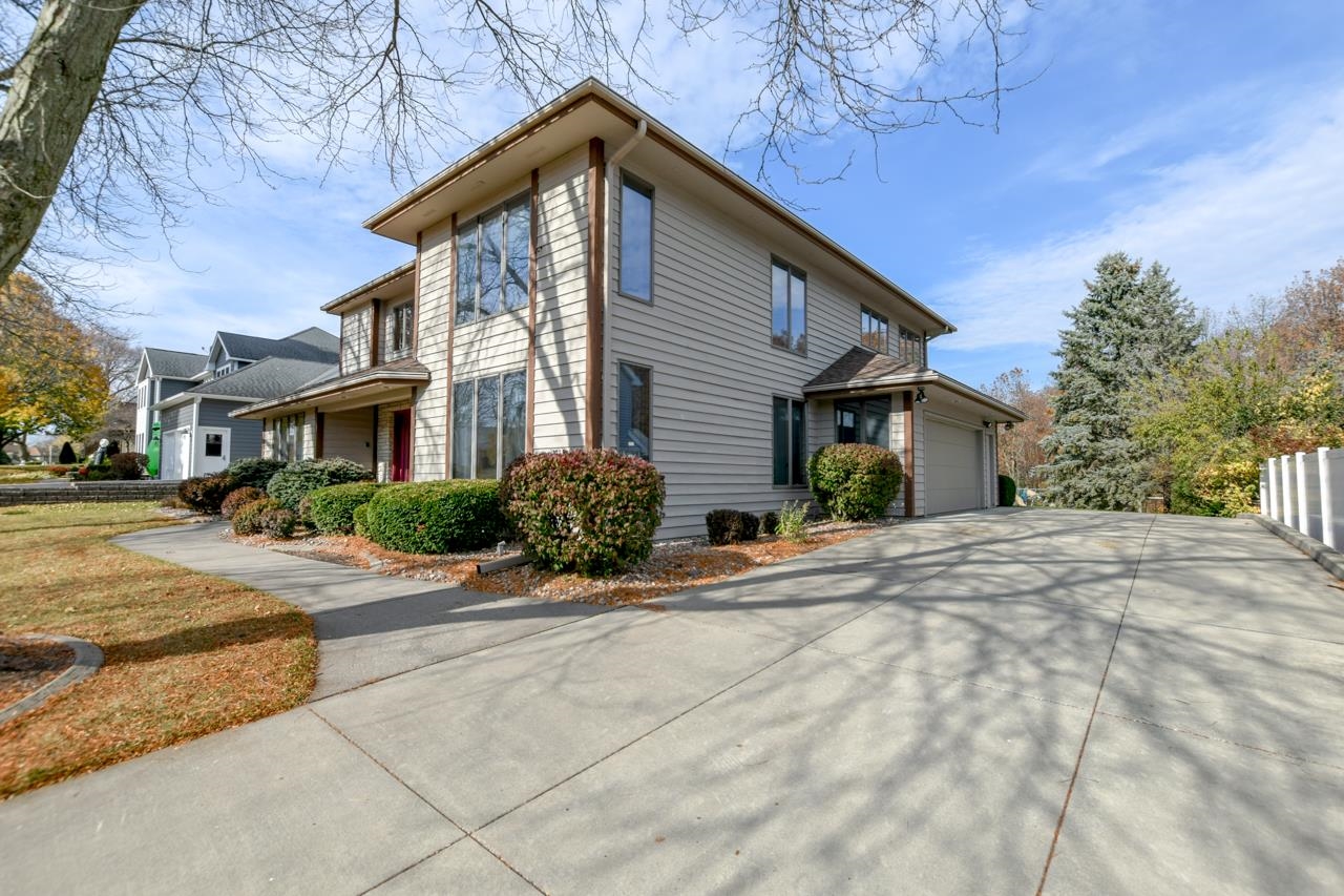 5888 Schumann Drive