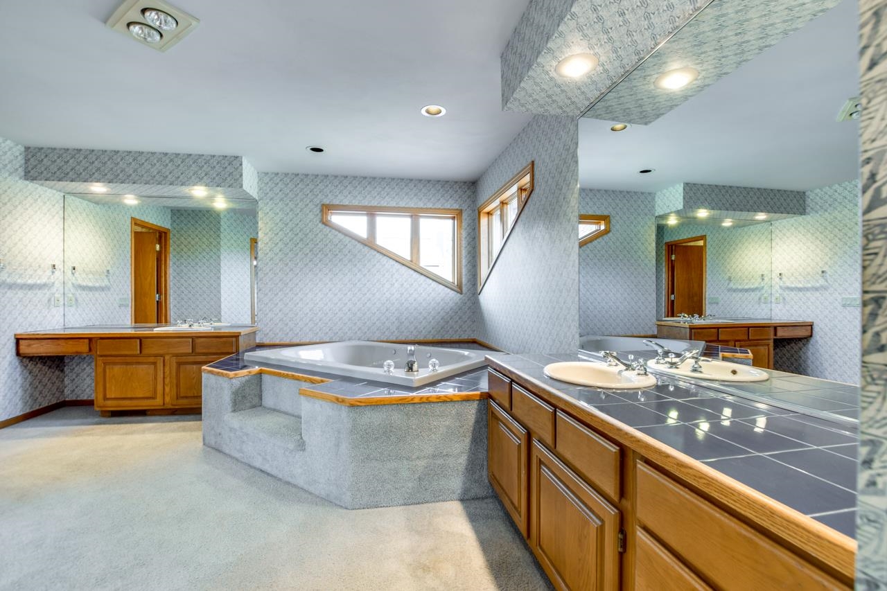 5888 Schumann Drive