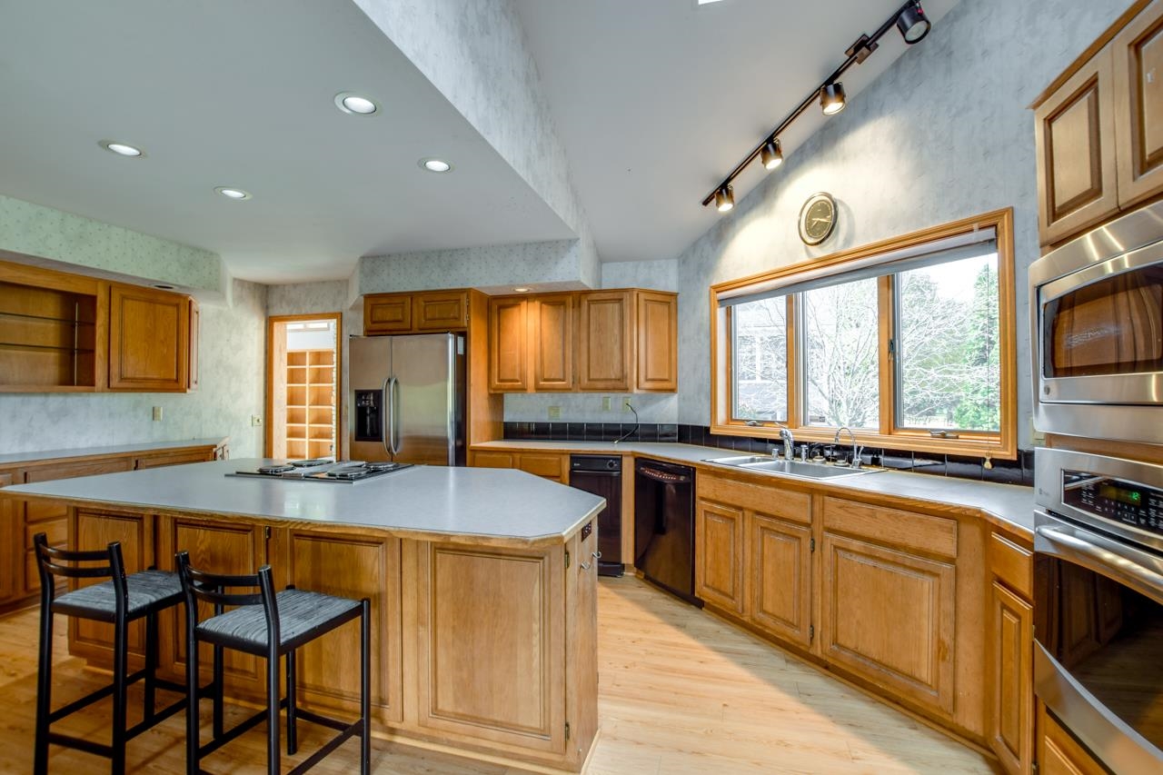 5888 Schumann Drive