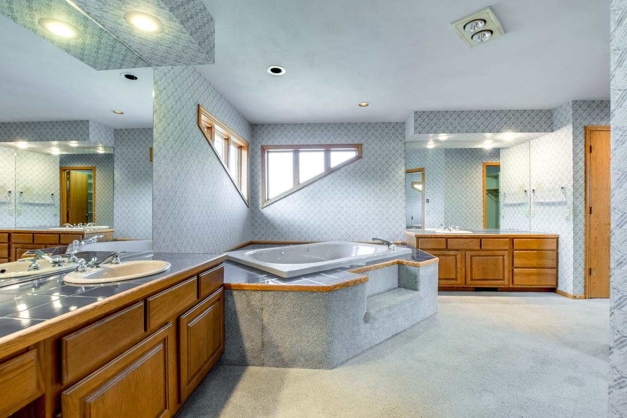 5888 Schumann Drive