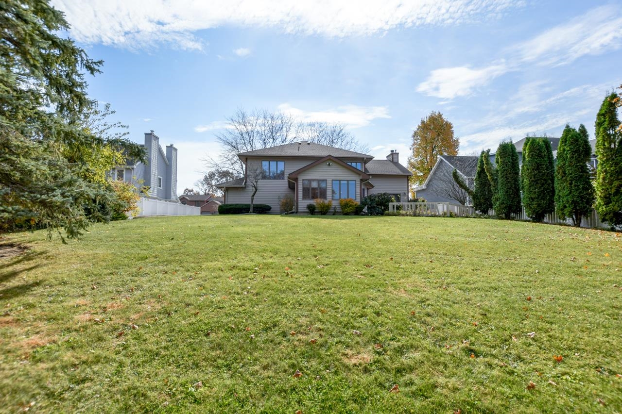 5888 Schumann Drive