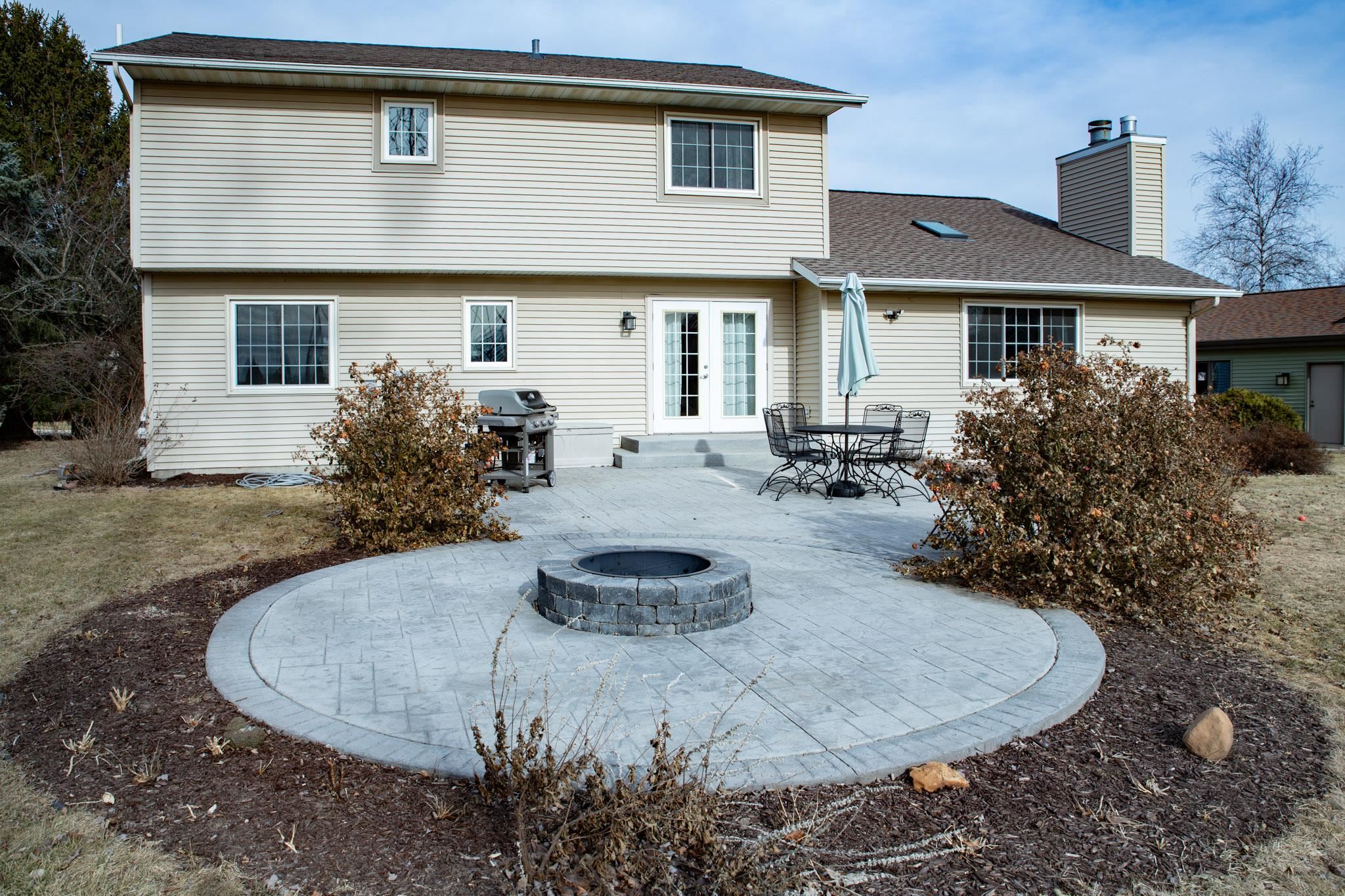 5943 Schumann Circle