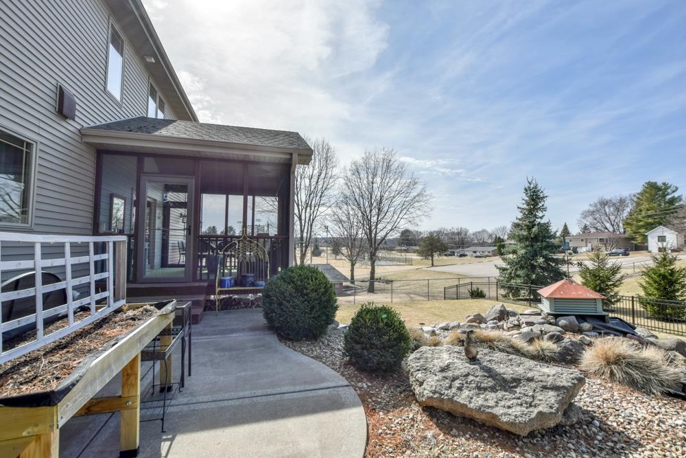 2813 Military Road