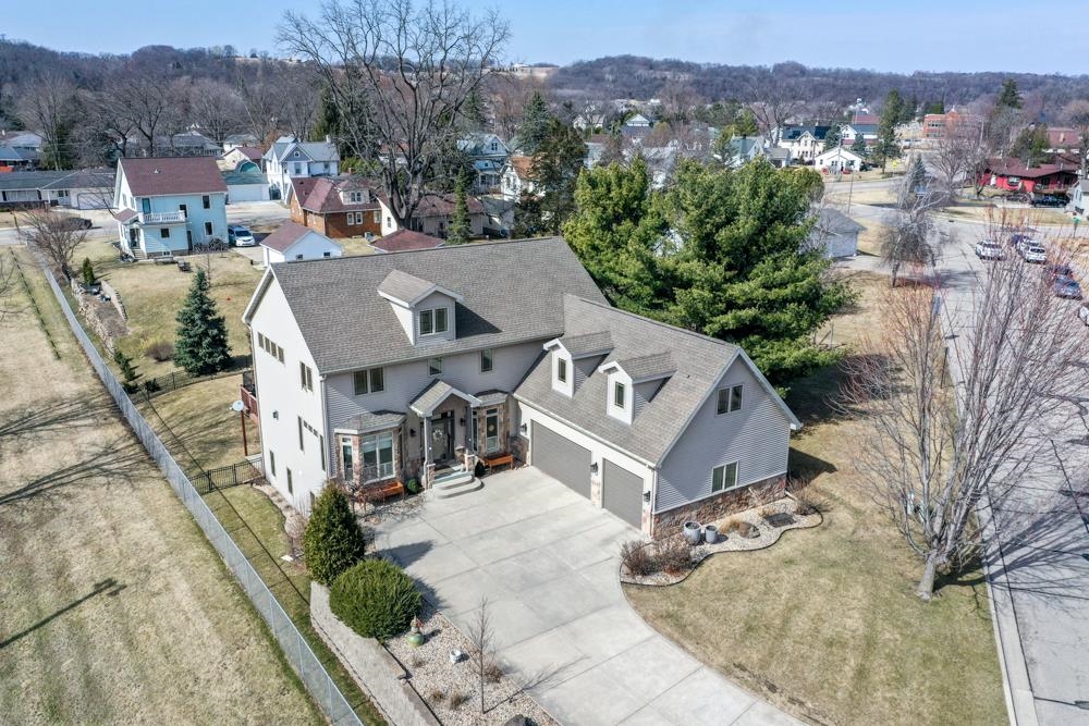 2813 Military Road