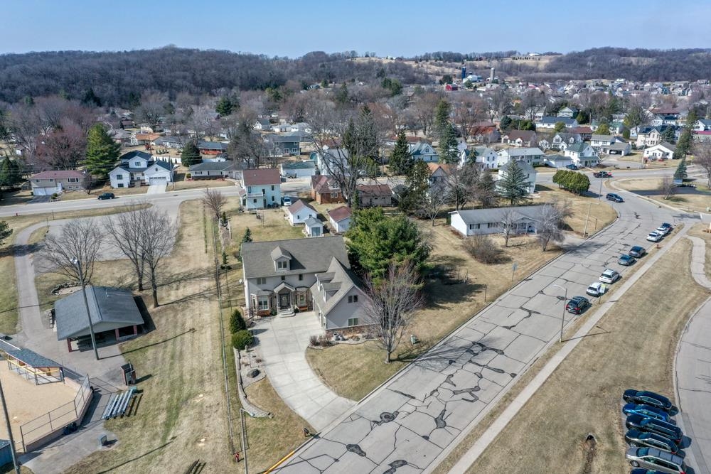 2813 Military Road