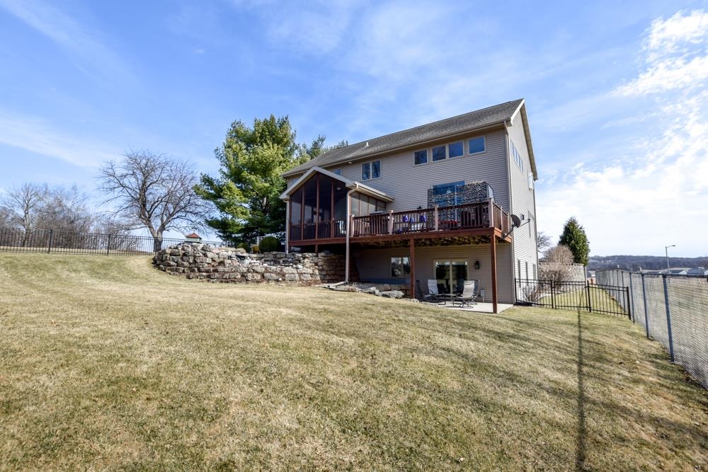 2813 Military Road