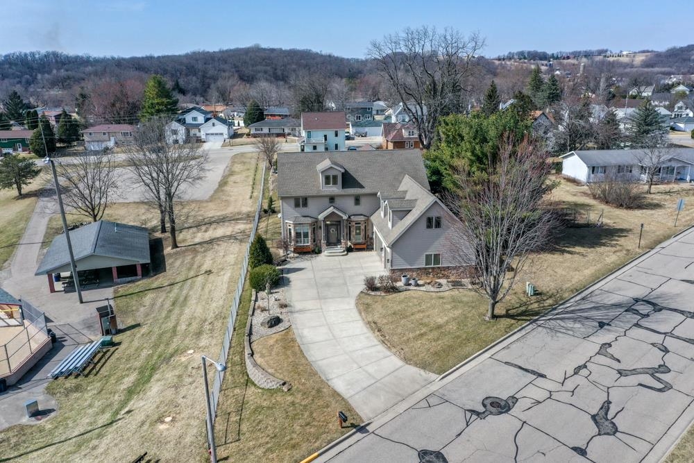 2813 Military Road