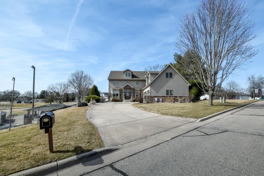 2813 Military Road