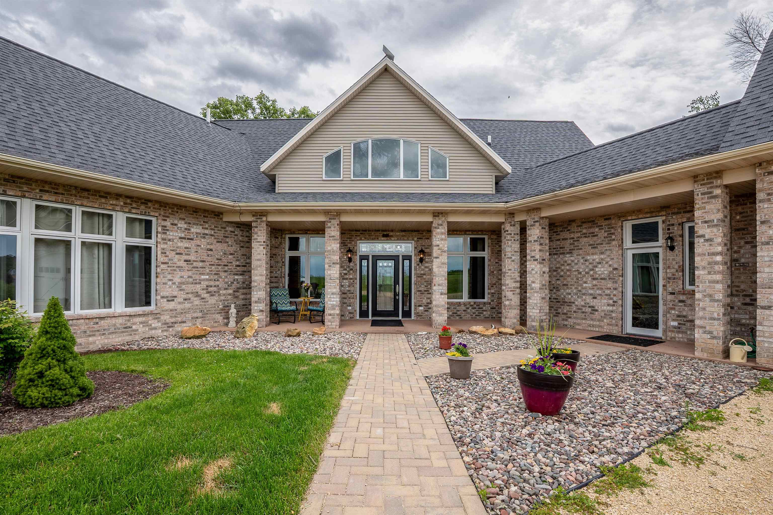 4526 County Road Q