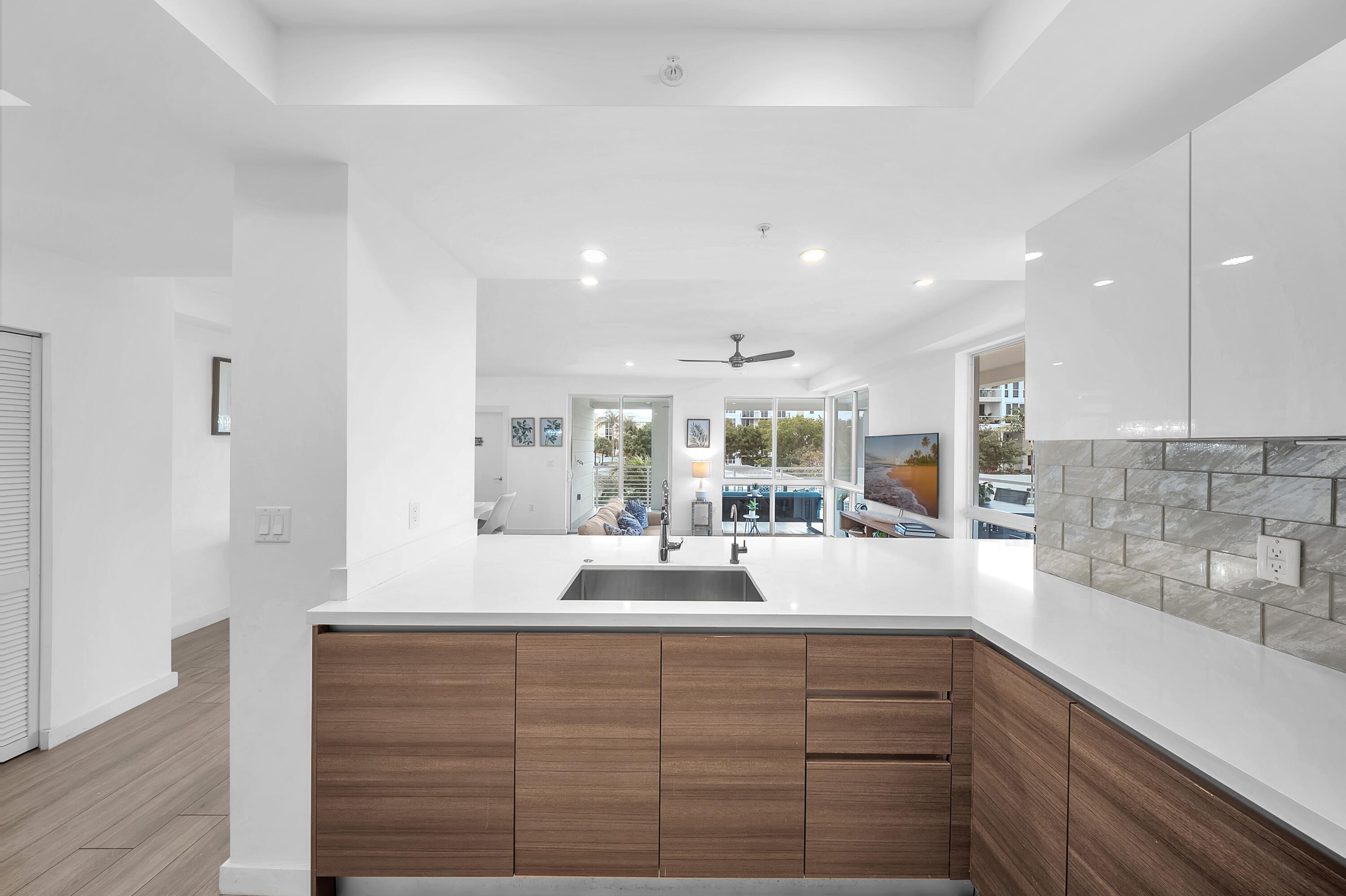 51 SE 19th Avenue 303