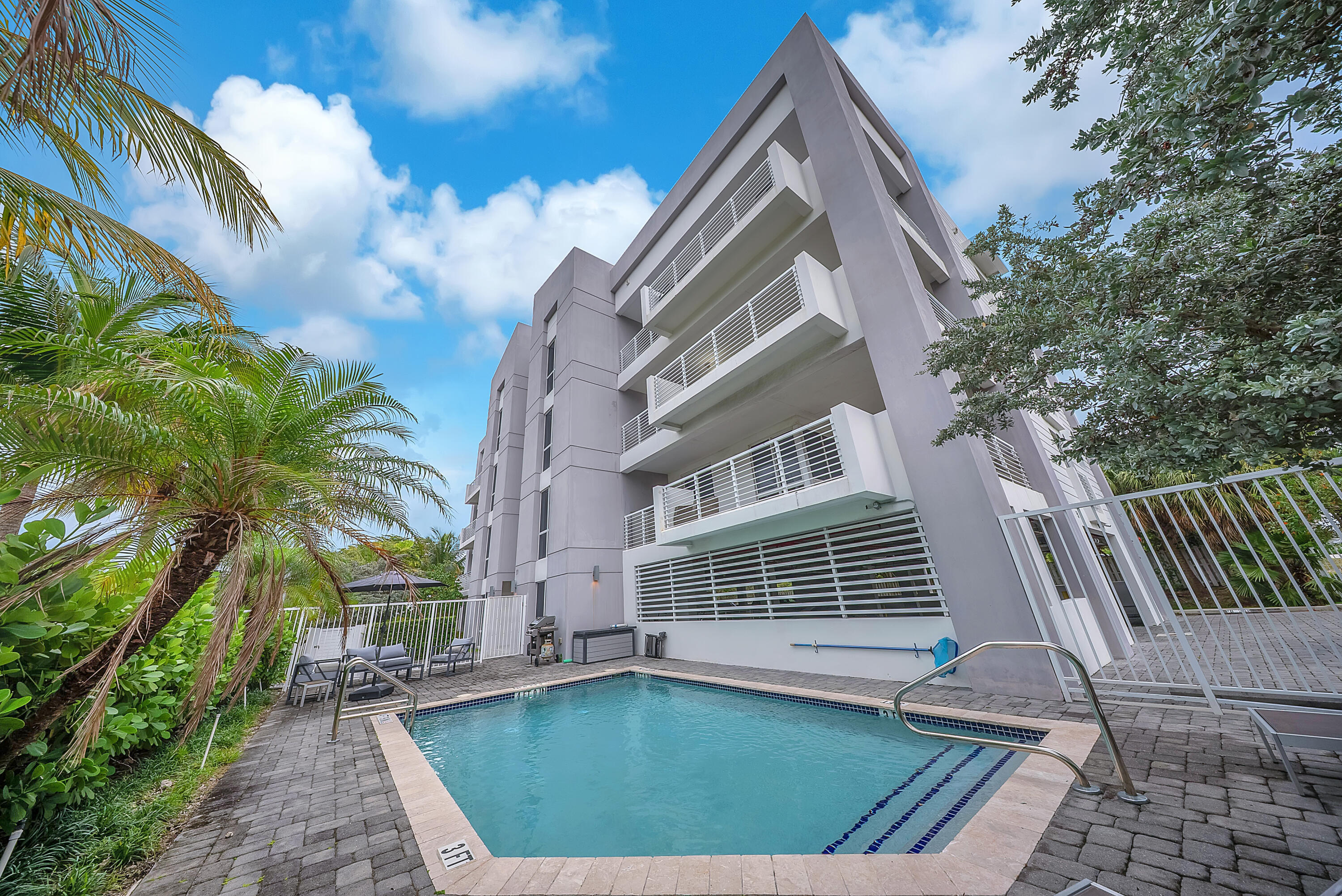 51 SE 19th Avenue 303
