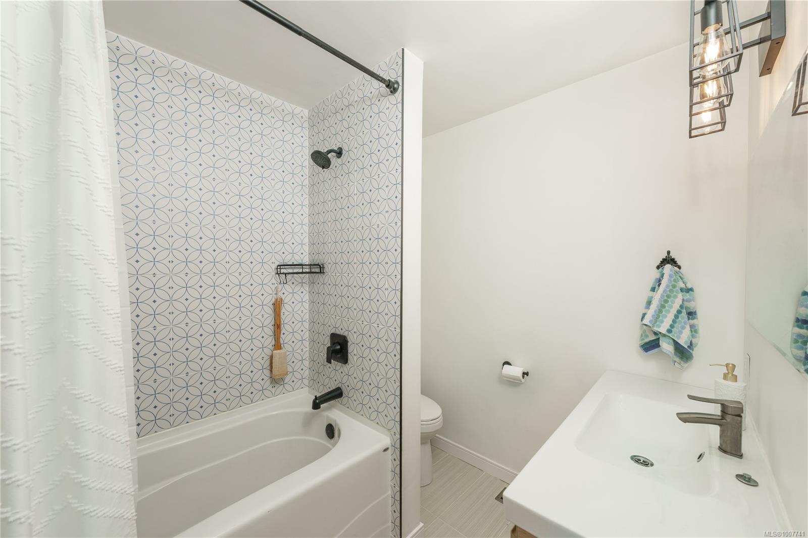 1299 Camrose Cres